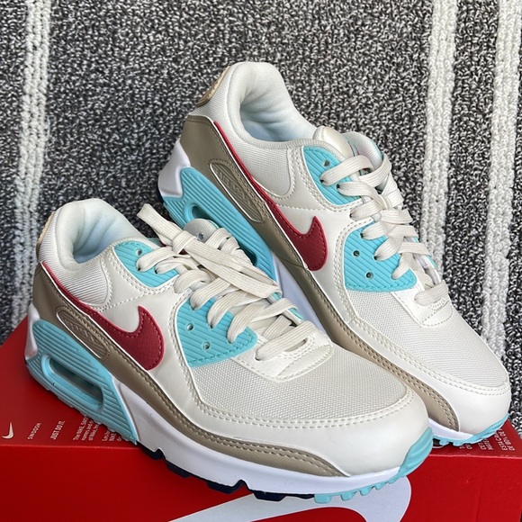 Nike Air Max 90
Women's Shoes - Picture 5 of 16